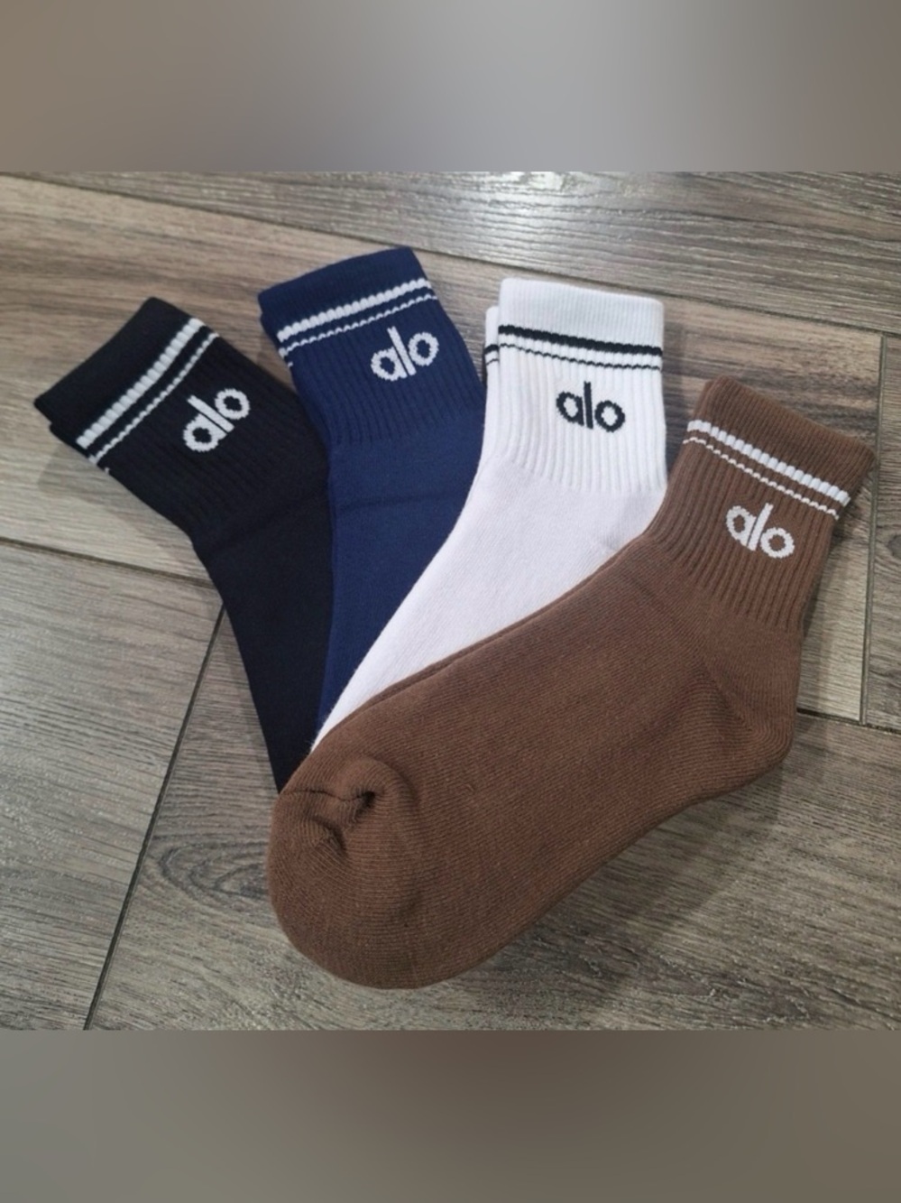 Alo Throwback socks 4 pairs brand new